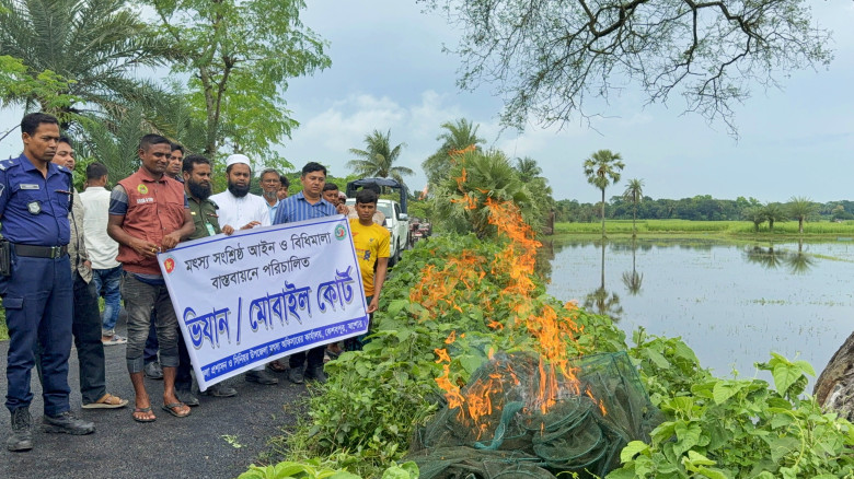 কেশবপুরে বিপুল পরিমাণ অবৈধ চায়না দুয়ারী জাল ধ্বংস