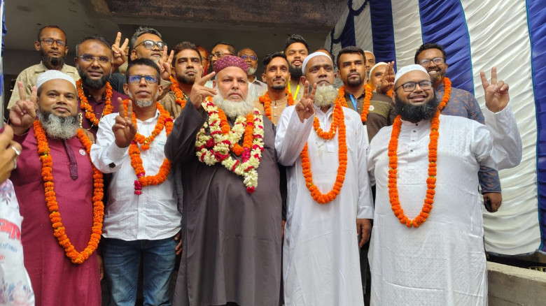 যশোর সদর হাসপাতালে রোগীদের জন্য ফ্যান, হুইলচেয়ার-ট্রলি ও বিভিন্ন সহায়তা বিতরণ