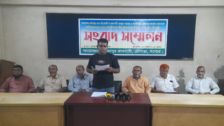 সম্পত্তির লোভে বাবাকে নির্যাতনকারী দুই মেয়ের বিরুদ...
