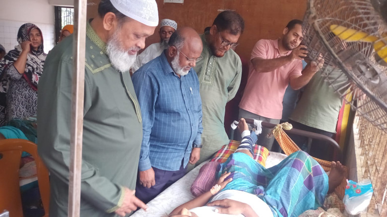 যশোরে চিকিৎসাধীন ছাত্রনেতা রাশেদ খানকে হাসপাতালে দেখতে গেলেন জামায়াত আমীর