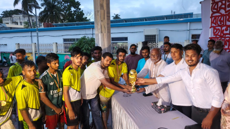 যশোরে ‘জুলাই শহীদ স্মৃতি ফুটবল’: ফাইনালে ‘শহীদ আনা...