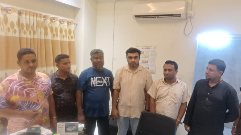 রাজধানীর একটি রেস্তোরাঁ থেকে চৌগাছা আ.লীগের শীর্ষ ...