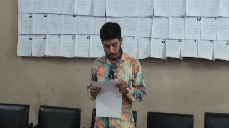 ছাত্রদল নেতাকে থাপড়ানোর অভিযোগ: যশোর শিক্ষা বোর্ড সচিবের অপসারণ দাবিতে বিক্ষোভ
