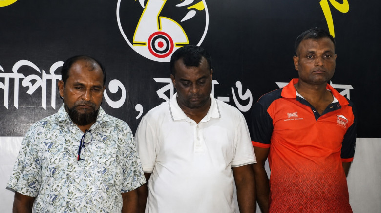 যশোরে ১৯৭ বোতল মাদক সিরাপসহ তিনজন আটক