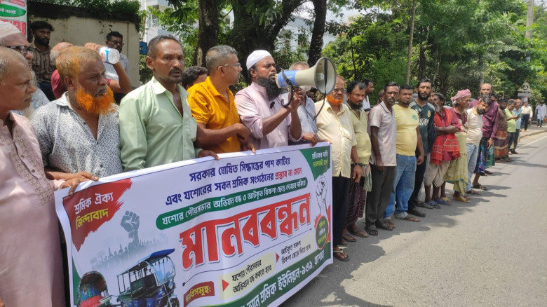 চৌগাছায় ৩৭ বস্তা সরকারি সার জব্দ, নছিমনচালককে জরিমানা