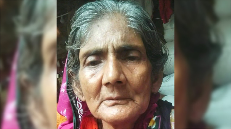পিতার দাফন শেষ না হতেই বৃদ্ধা মাকে ভিটেবাড়ি থেকে তাড়ানোর অভিযোগ