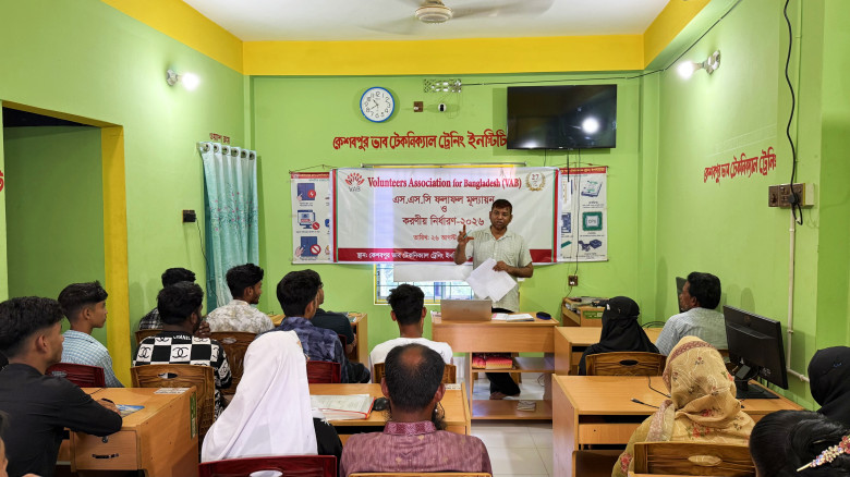 মাকে কুপিয়ে হত্যা করল ছেলে, গ্রেপ্তারের চেষ্টা