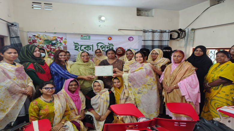 মাকে কুপিয়ে হত্যা করল ছেলে, গ্রেপ্তারের চেষ্টা