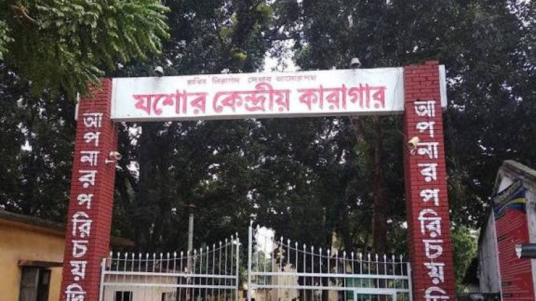 যশোরে র‌্যাবের অভিযান: ৩৭ কেজির বেশি জেলি পুশকৃত চিংড়ি জব্দ