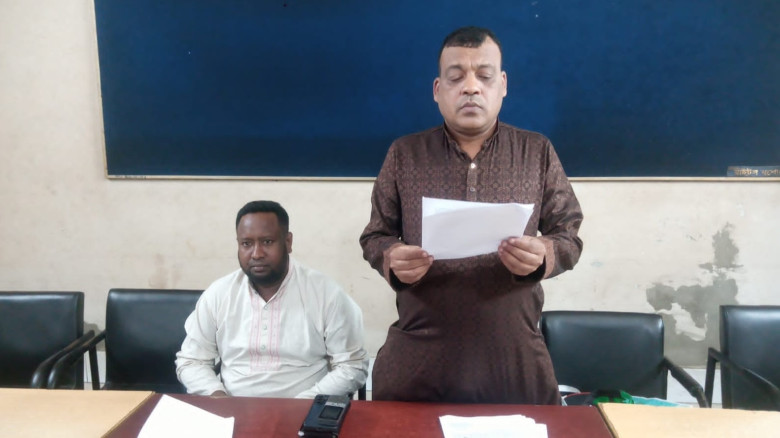 যশোরে বাবার সব অভিযোগ ভিত্তিহীন সংবাদ সম্মেলনে দাবি ছেলের
