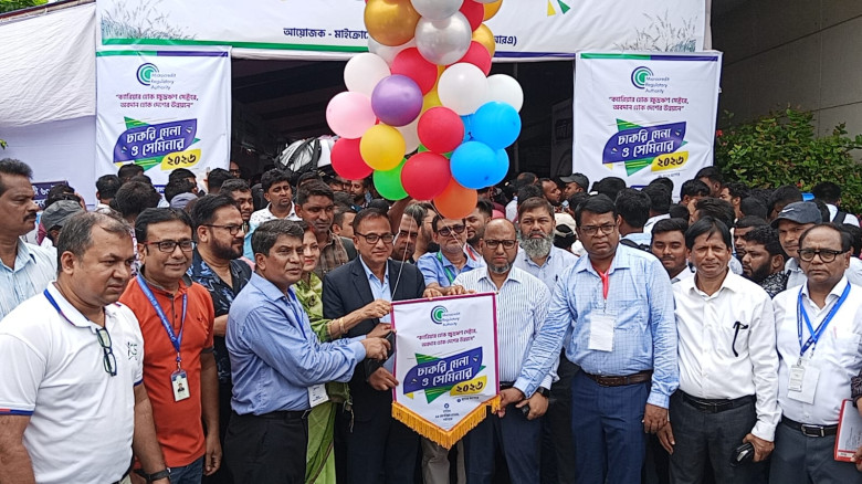 যশোরে এনজিও চাকরি মেলায় ১০ হাজার প্রার্থীর ঢল: লক্ষ্যমাত্রা ৫০০ নিয়োগ