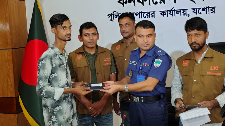 সাইবার ক্রাইমে যশোরের সাফল্য: ৬০ মোবাইল ও আড়াই লক্ষাধিক টাকা উদ্ধার