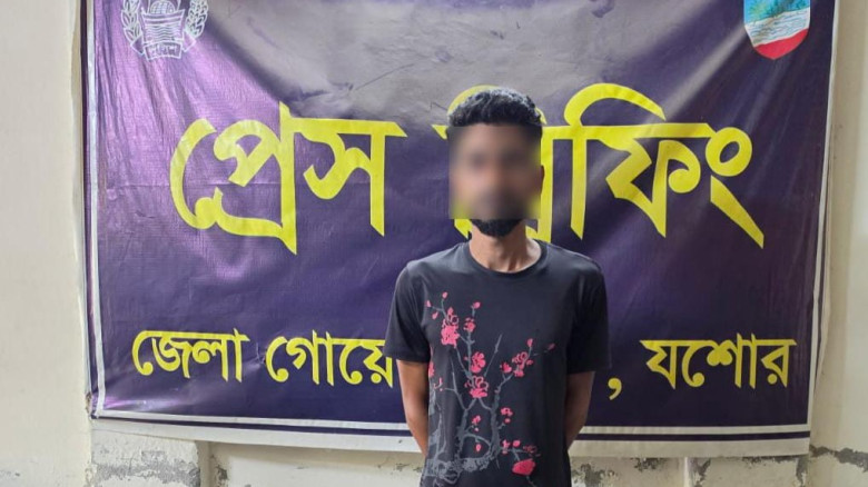 যশোরে ডিবির পৃথক অভিযানে ইয়াবা-গাঁজাসহ ৫ জন আটক