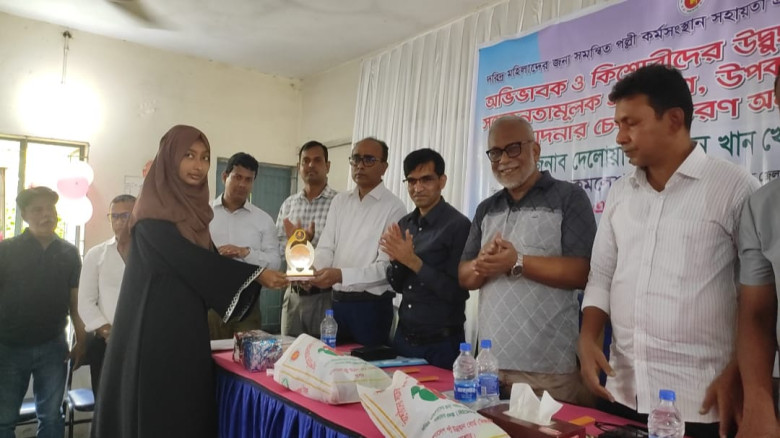 যশোরে ইরেসপো প্রকল্পের অধীনে প্রশিক্ষণ ও প্রণোদনার চেক বিতরণ
