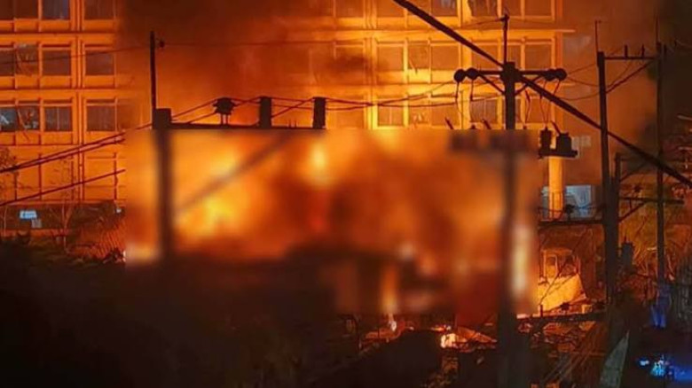 আশুলিয়ায় কাভার্ডভ্যানে সিলিন্ডার বিস্ফোরণ ও আগুন...
