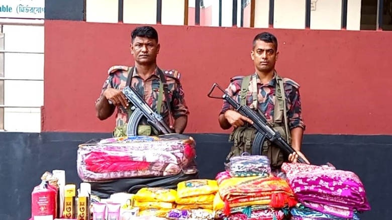 যশোর সীমান্তে অভিযান চালিয়ে চোরাচালানী মালামাল আটক করেছে বিজিবি