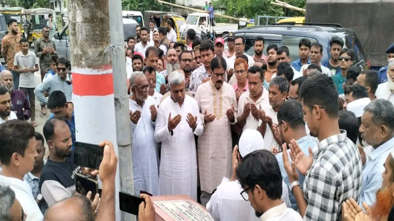 যশোর পৌরসভার দুই ওয়ার্ডে রাস্তা-ড্রেন নির্মাণ কাজে...