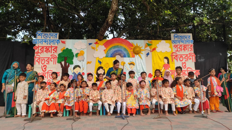 যশোরে মৌমাছি স্কুলের পুরস্কার বিতরণী ও সাংস্কৃতিক অনুষ্ঠান অনুষ্ঠিত