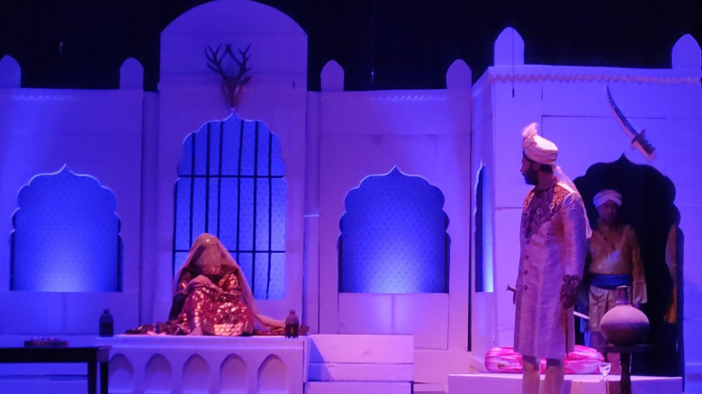 যশোরে শব্দ থিয়েটারের নতুন নাটক ‘ঘোমটা’ মঞ্চস্থ