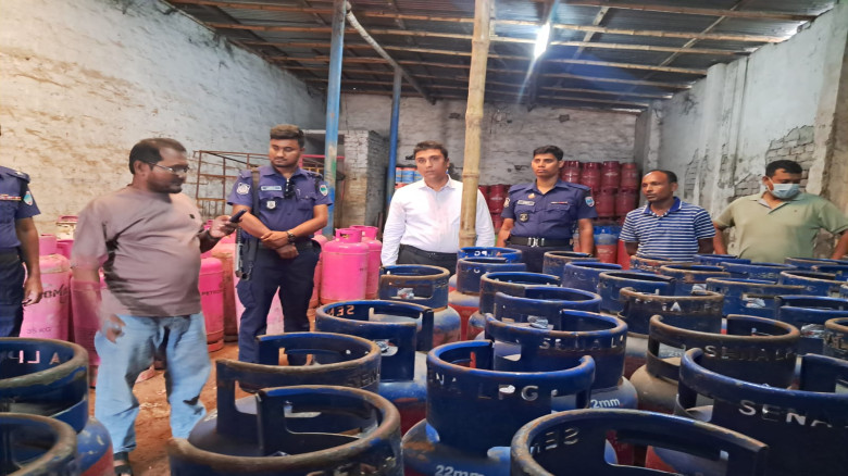 যশোরে এলপিজির মূল্য তালিকা না টাঙানোয় ফিরোজ এন্টারপ্রাইজকে ২০ হাজার টাকা জরিমানা