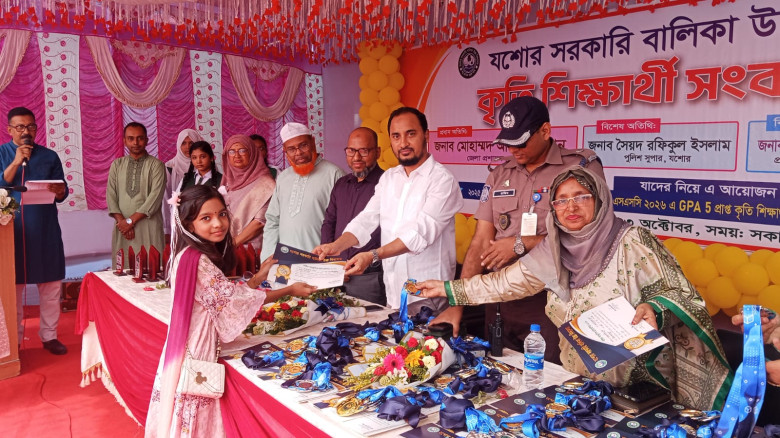 যশোর সরকারি বালিকা উচ্চ বিদ্যালয়ে কৃতি শিক্ষার্থী সংবর্ধনা