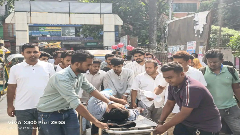যশোর সিটি কলেজ এলাকায় প্রকাশ্যে ছাত্রদল নেতাকে ছুরিকাঘাত