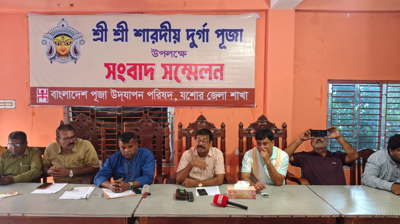 যশোরের শংকরপুরে অভিযানে ৮টি ককটেল সদৃশ বোমা উদ্ধার করেছে র‍্যাব